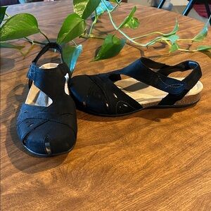 Earth Origins Black Cut-Out Loafers